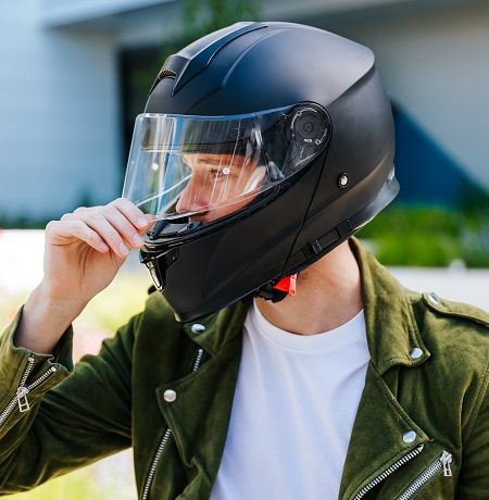 Mijn helm maakt te veel geluid bij hoge snelheden! Wat nu?