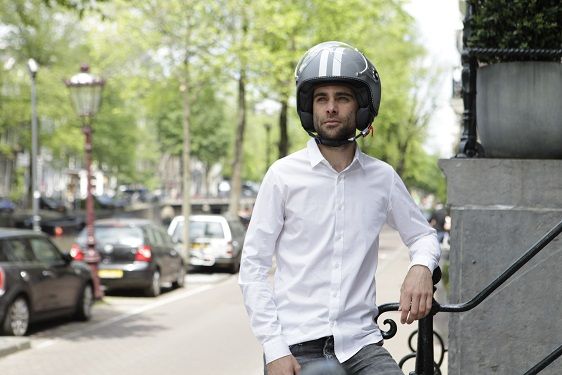 Gebruiksduur en levensduur van helmen: hoe oud mag een helm zijn?